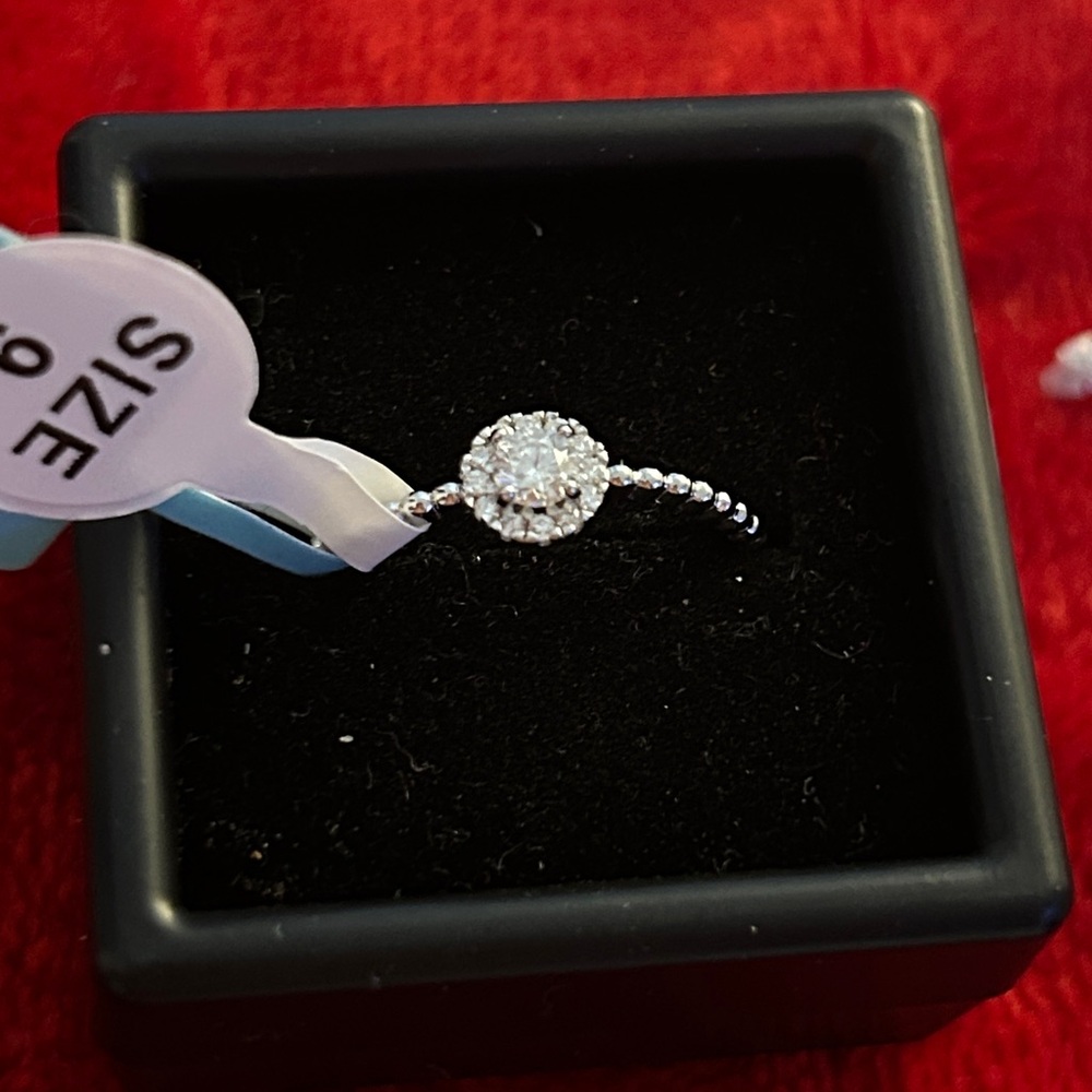 Moissanite Diamond simplistic 925 Sterling silver ring‎ size 9